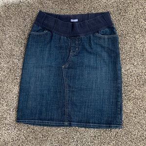 GAP maternity jean skirt.